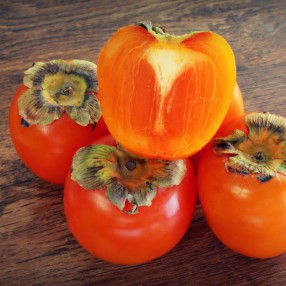 Caqui Tomatero peso aproximado bandeja 800 gr