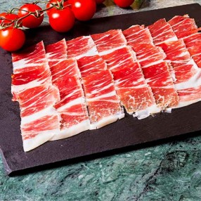 Jamon iberico de cebo de Campo Guijuelo corte a cuchillo peso aproximado sobre 100 grs